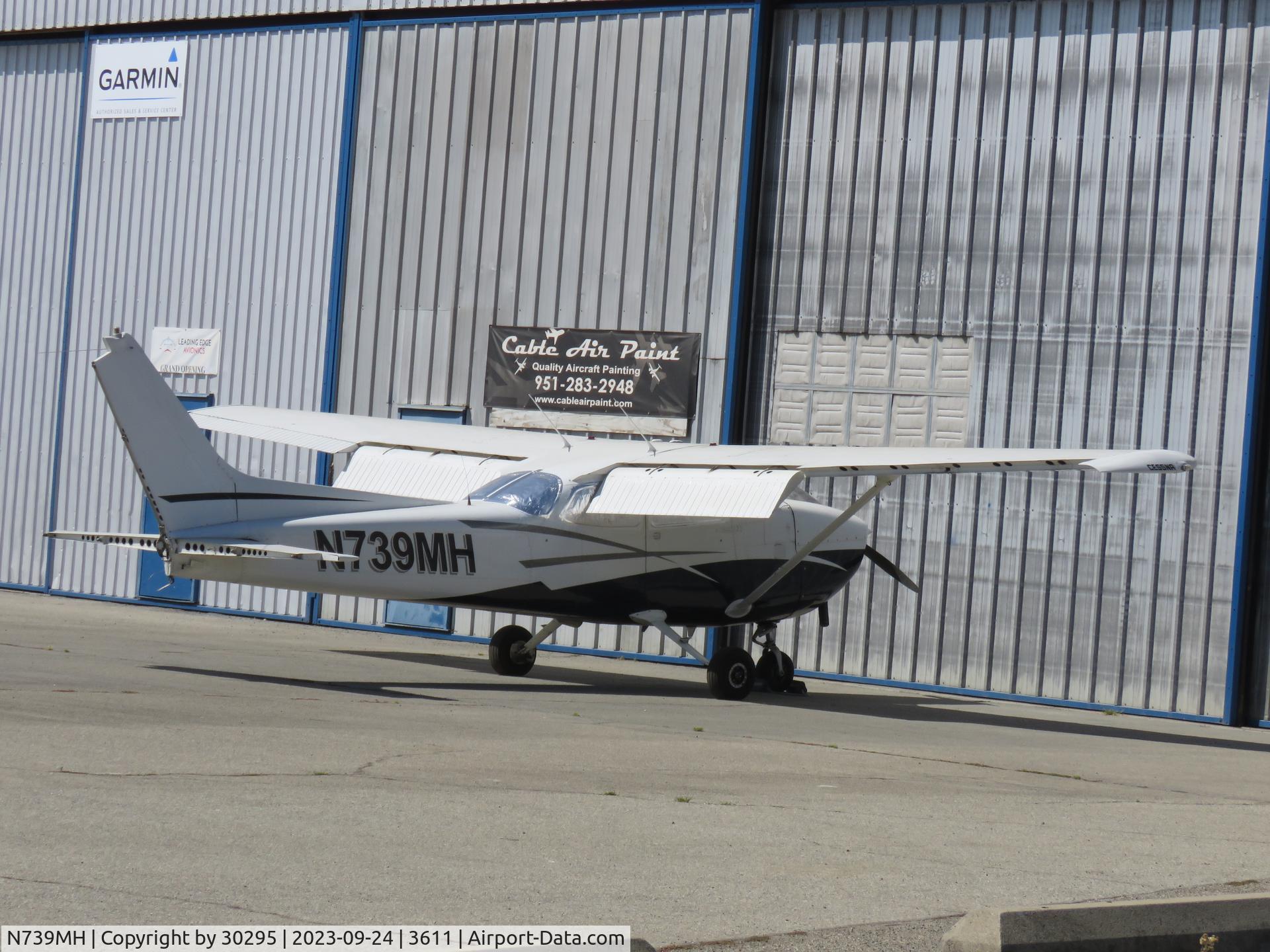 N739MH, 1978 Cessna 172N C/N 17270647, Waiting
