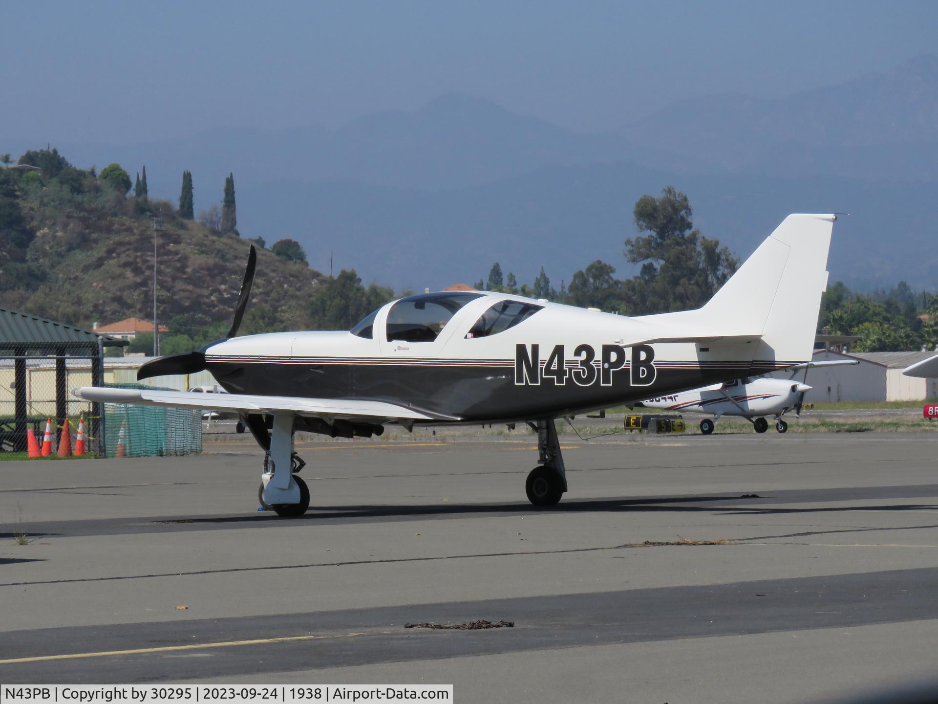N43PB, 2001 Stoddard-Hamilton Glasair III C/N 3306, Parked