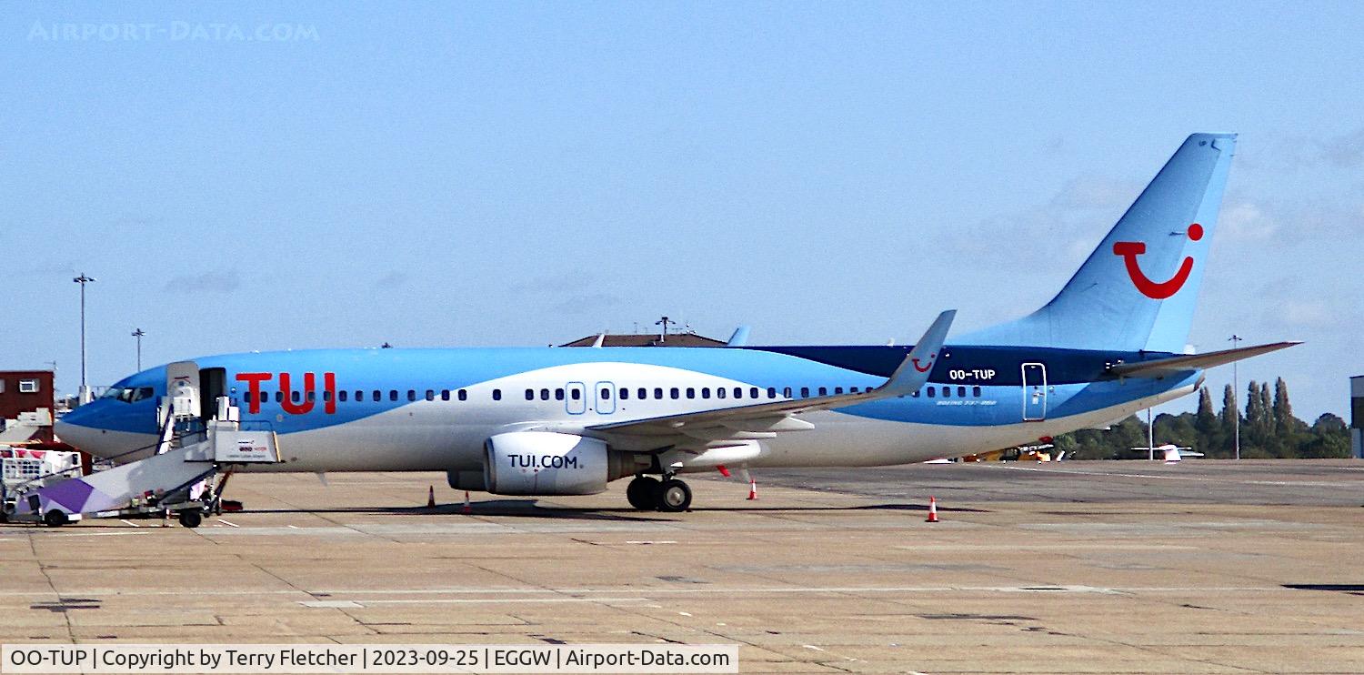 OO-TUP, 2004 Boeing 737-85P C/N 33974, At Luton Airport for maintenance