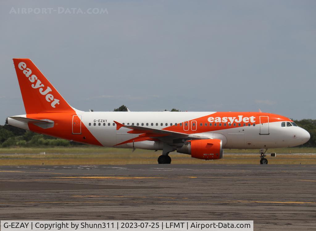G-EZAY, 2006 Airbus A319-111 C/N 2827, Taxiing to his gate... new c/s...