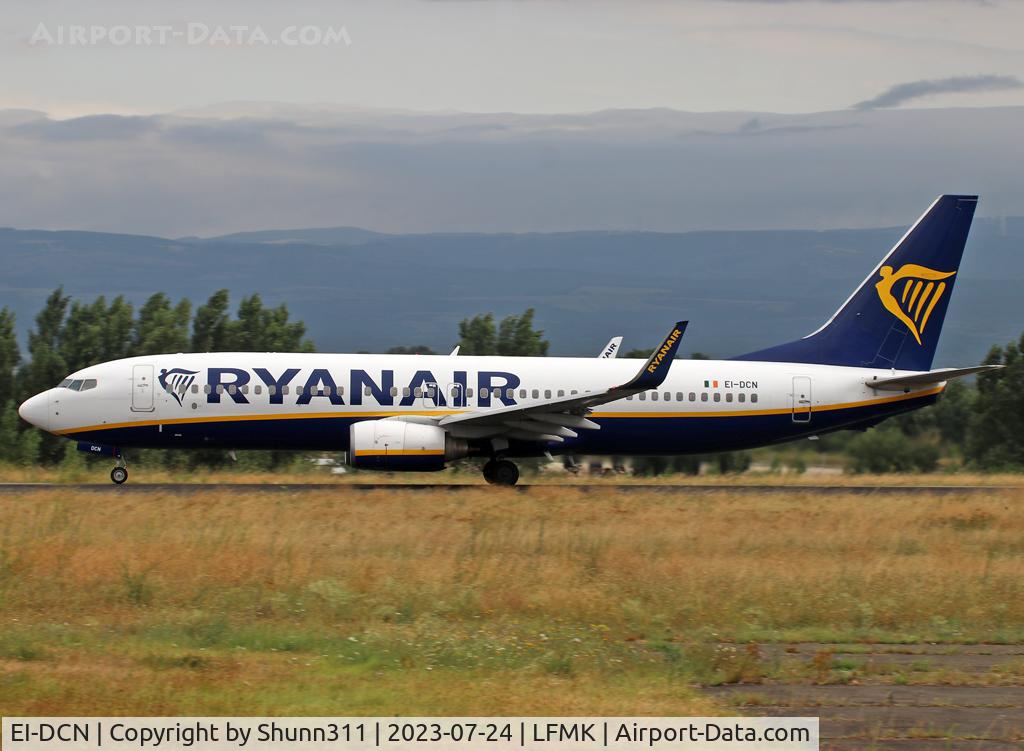 EI-DCN, 2004 Boeing 737-8AS C/N 33808, Taking off...