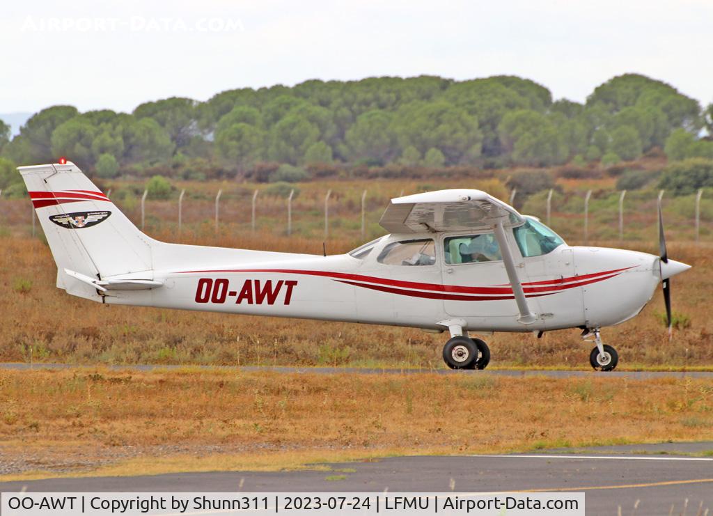 OO-AWT, 1975 Reims F172M II Skyhawk C/N 1236, Taxiing for departure...