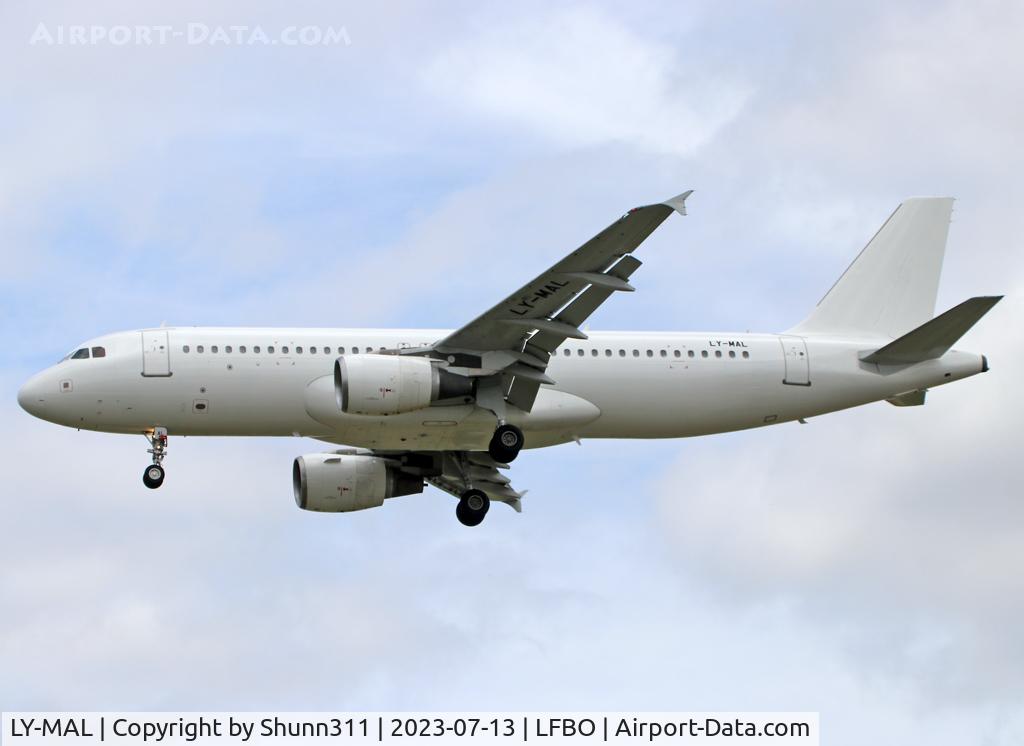 LY-MAL, 2007 Airbus A320-214 C/N 3068, Landing rwy 32L... Vueling summer 2023 lease...