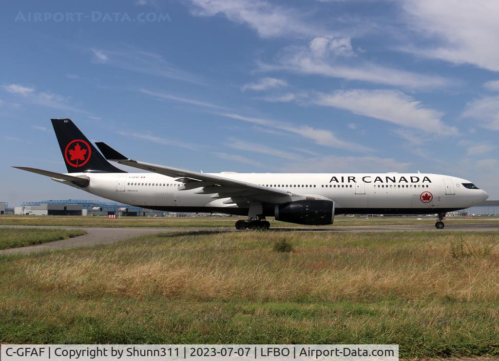 C-GFAF, 1999 Airbus A330-343 C/N 0277, Taxiing holding point rwy 14L for departure... new c/s