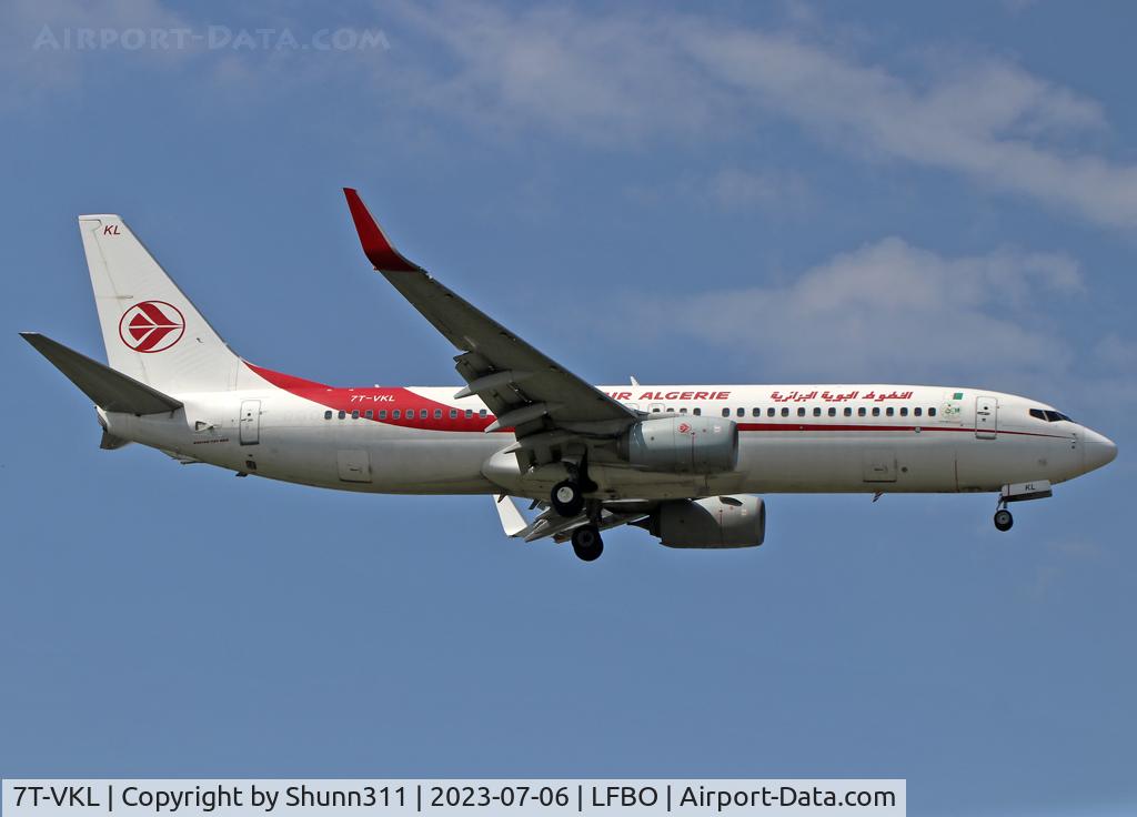 7T-VKL, 2015 Boeing 737-8D6 C/N 60748/5700, Landing rwy 32L