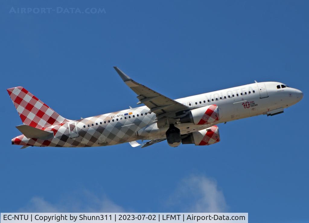 EC-NTU, 2014 Airbus A320-214 C/N 5950, Climbing in special 10th anniversary c/s...