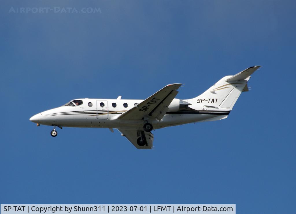 SP-TAT, 2000 Raytheon Beechjet 400A C/N RK-267, On landing...