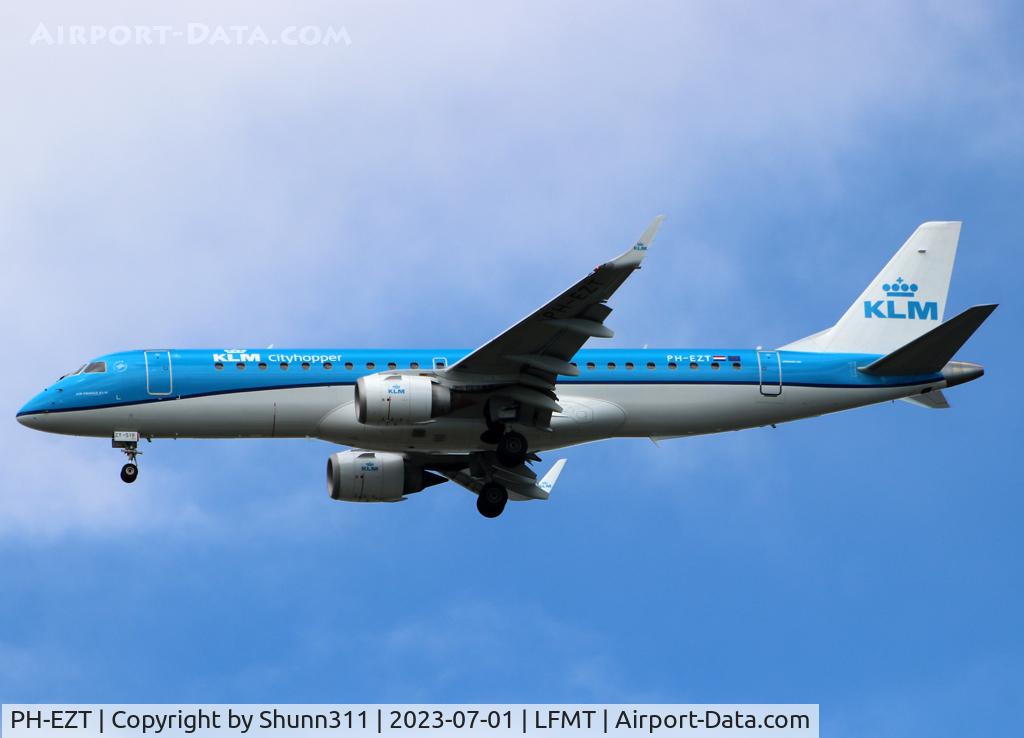 PH-EZT, 2012 Embraer 190LR (ERJ-190-100LR) C/N 19000519, On landing... new c/s...