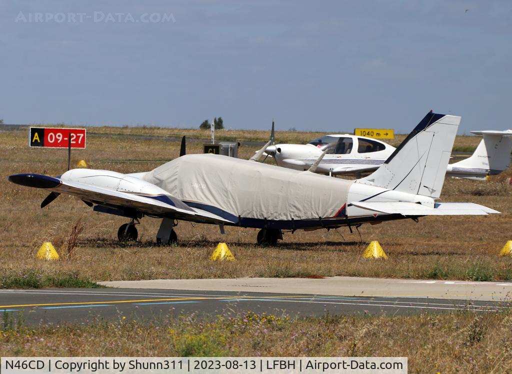 N46CD, 1998 Piper PA-34-220T Seneca V C/N 34-49044, Parked...