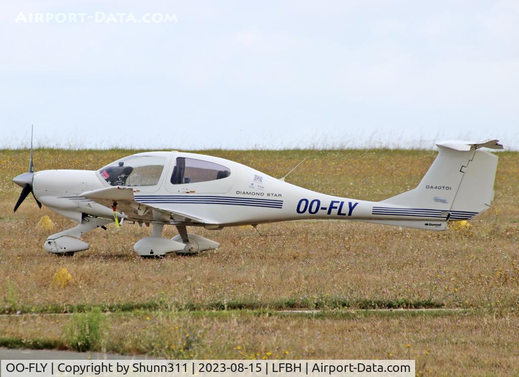 OO-FLY, 2004 Diamond DA-40D Diamond Star C/N D4.101, Parked...