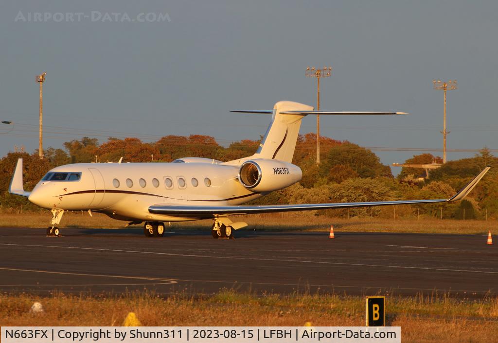 N663FX, 2013 Gulfstream Aerospace G-VI (G650ER) C/N 6055, Parkd at the General Aviation area...