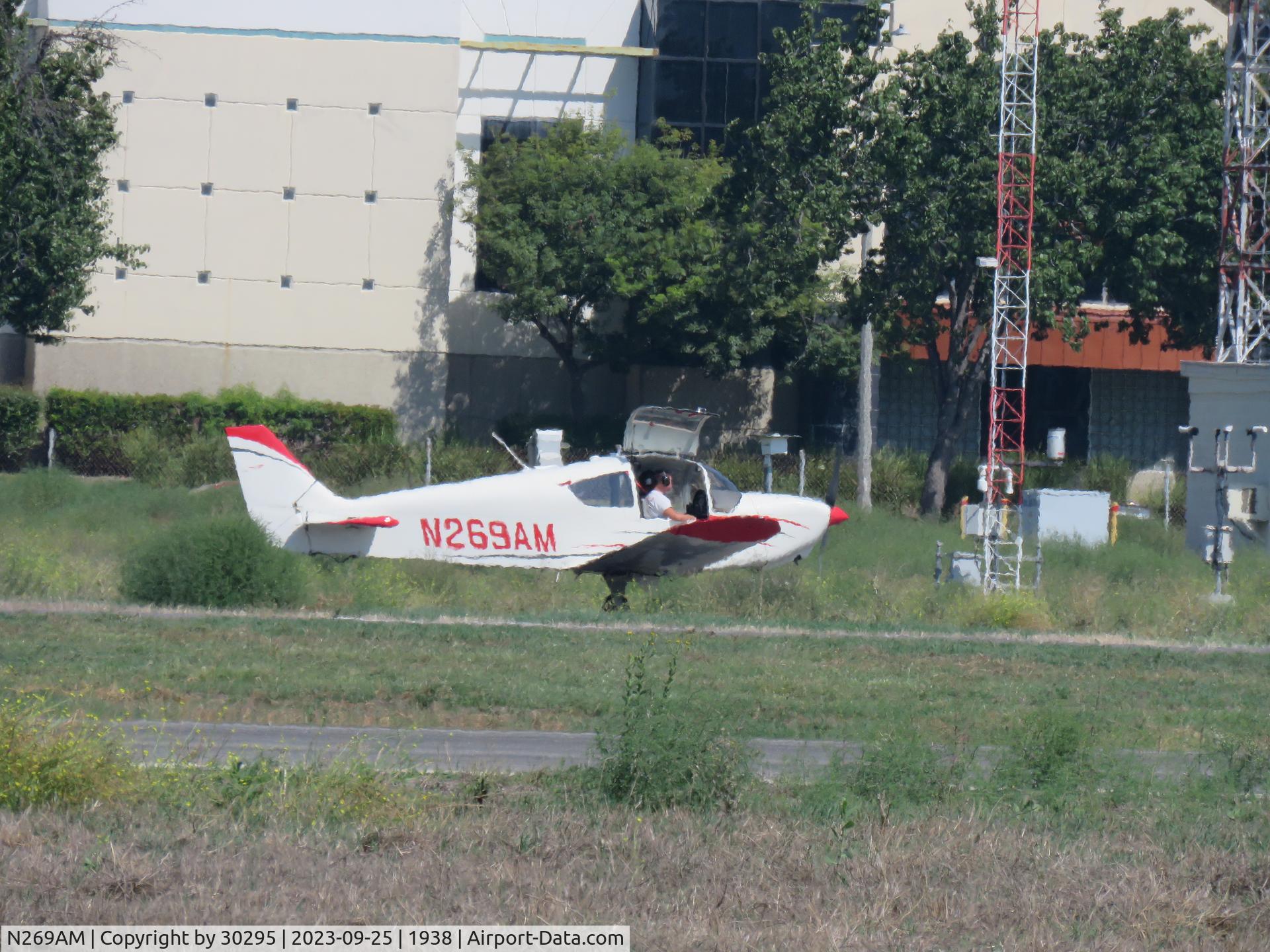 N269AM, 2004 AMD CH-2000 Alarus C/N 20-1036, Taxiing