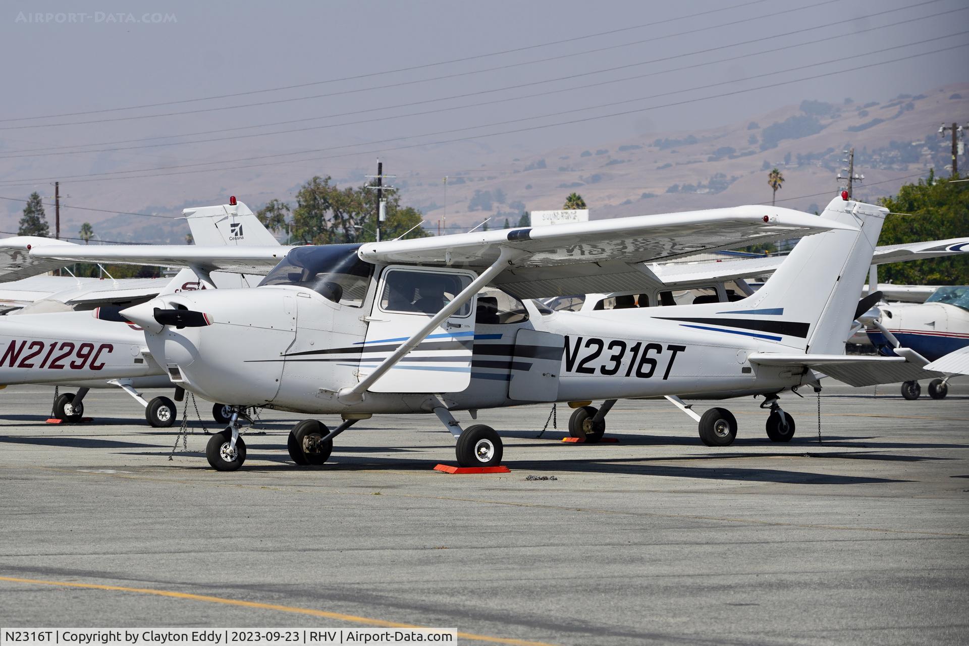 N2316T, 1999 Cessna 172R C/N 17280694, Reid-Hillview Airport Community Day 2023.