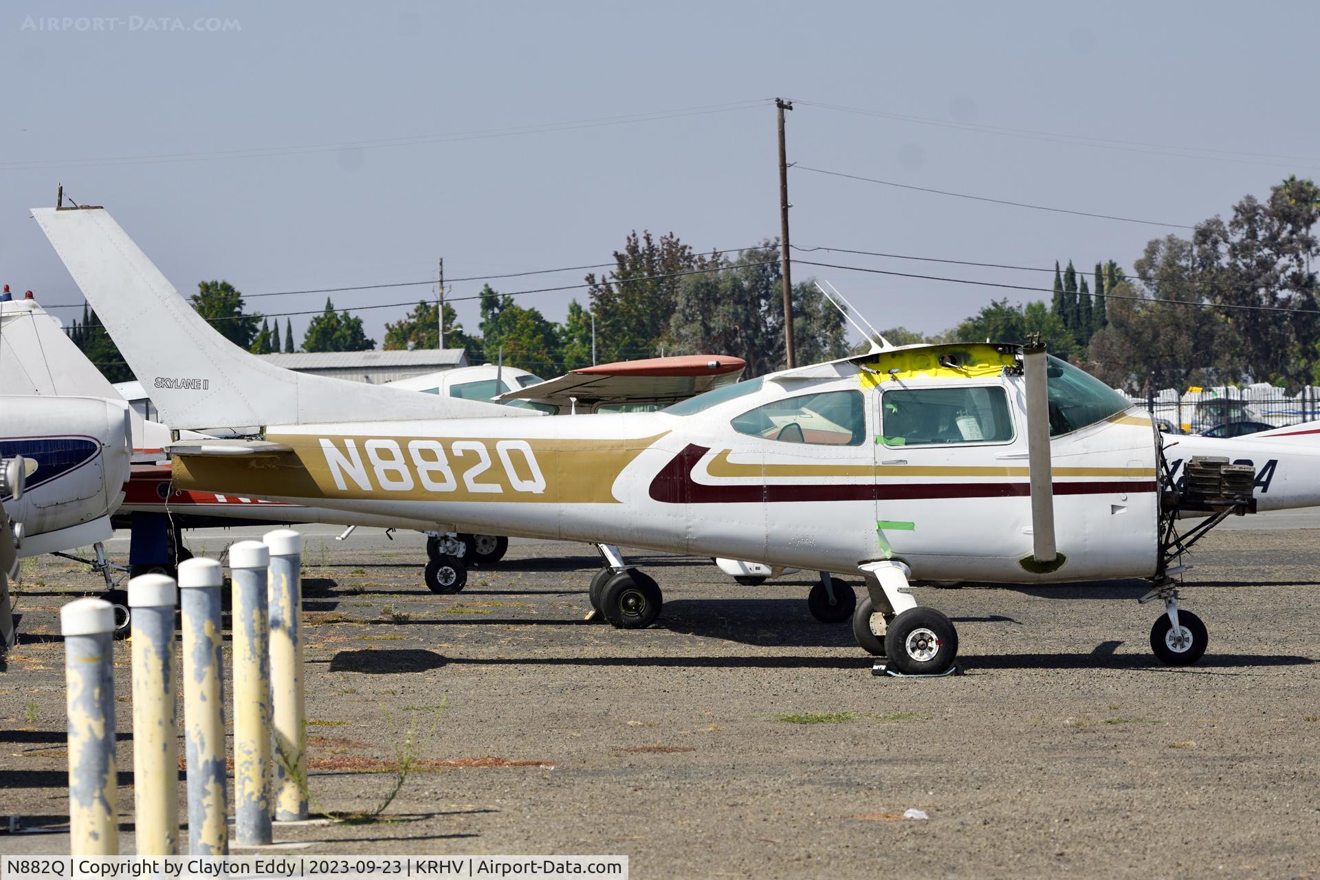 N882Q, Cessna 182Q Skylane Skylane C/N 18266331, Reid-Hillview Airport Community Day California 2023.