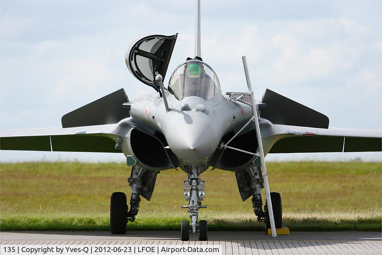 135, Dassault Rafale C C/N 135, Dassault Rafale, Flight line, Evreux-Fauville Air Base 105 (LFOE)