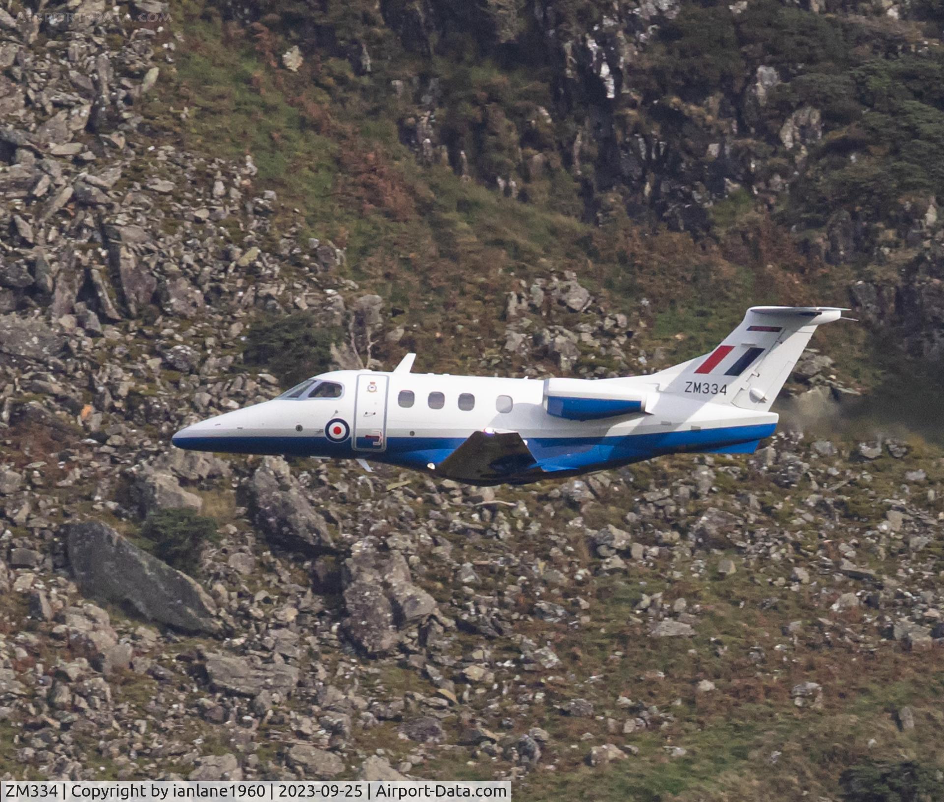 ZM334, 2017 Embraer EMB-500 Phenom T1 C/N 50000377, LFA17 low level