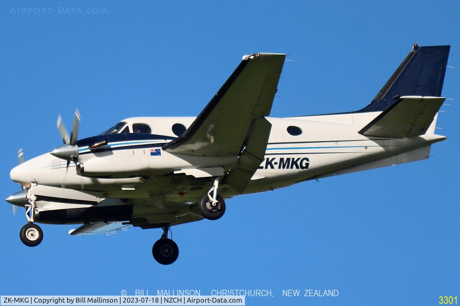 ZK-MKG, 1994 Beech C90A King Air C/N LJ-1367, FINALS TO 02