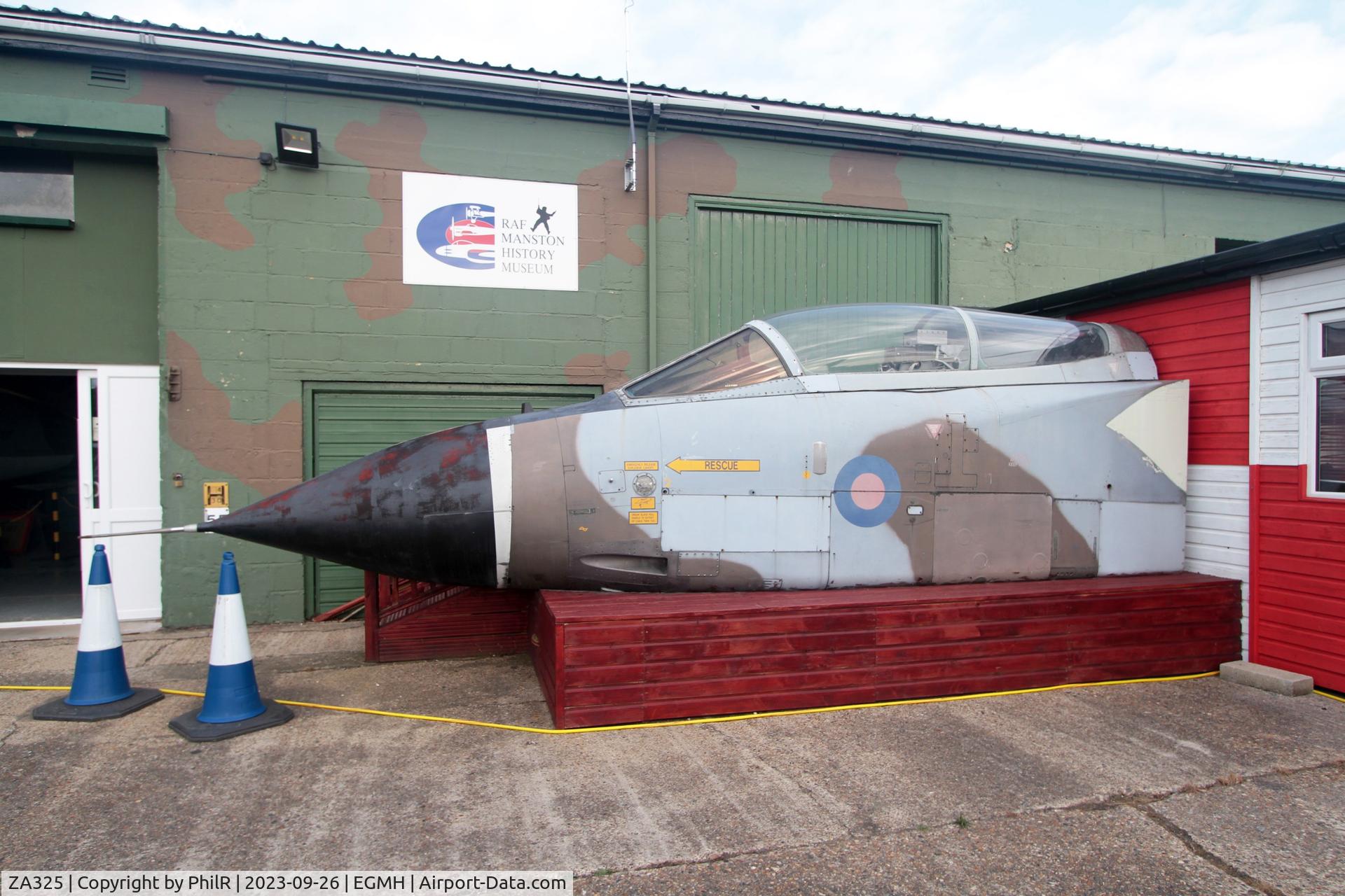 ZA325, 1979 Panavia Tornado GR.1(T) C/N 014/BT005/3007, ZA325 1980 Panavia Tornado GR1T  Manston