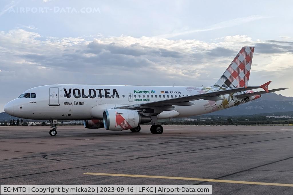 EC-MTD, 2004 Airbus A319-111 C/N 2318, Taxiing