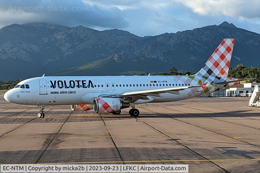 EC-NTM, 2009 Airbus A320-216 C/N 3906, Taxiing