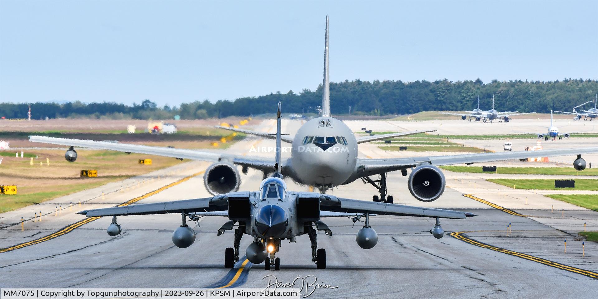 MM7075, Panavia Tornado IDS C/N 573/IS074/5086, IAM063 bringin up he rear of the final Tornado getting ready to depart
