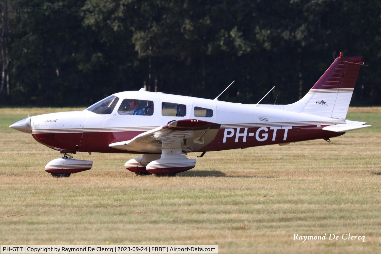PH-GTT, 2000 Piper PA-28-181 Cherokee Archer III C/N 2843398, At Brasschaat fly-in.