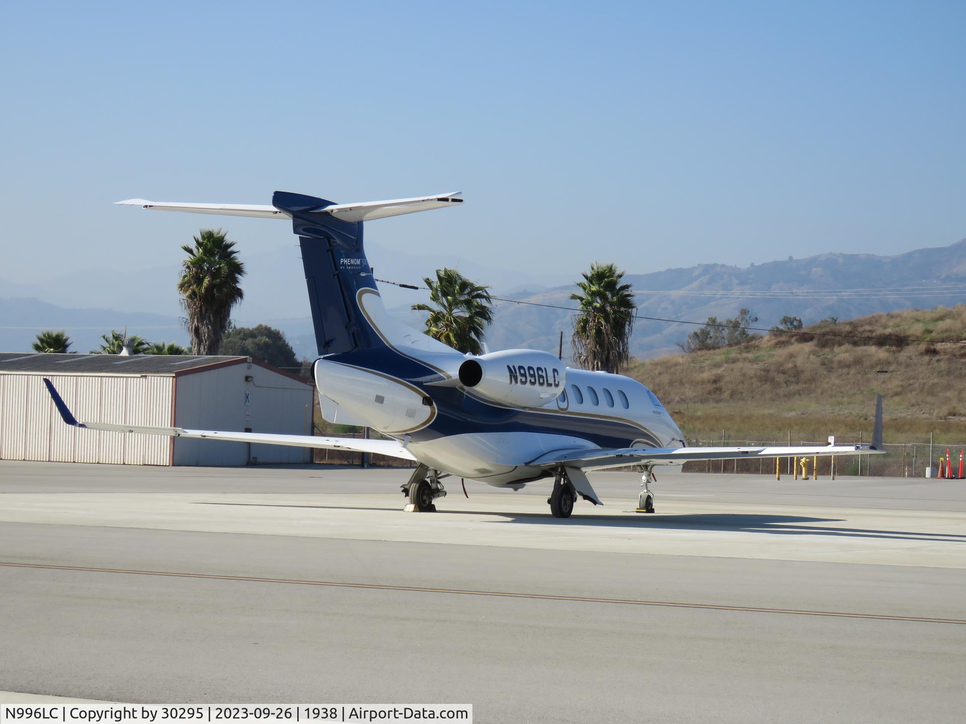 N996LC, 2015 Embraer EMB-505 Phenom 300 C/N 50500271, Parked