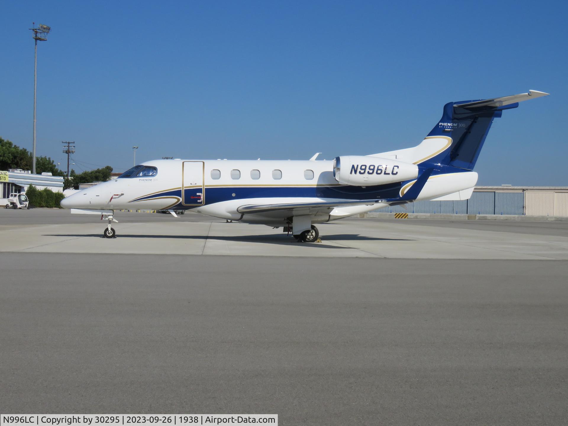 N996LC, 2015 Embraer EMB-505 Phenom 300 C/N 50500271, Parked