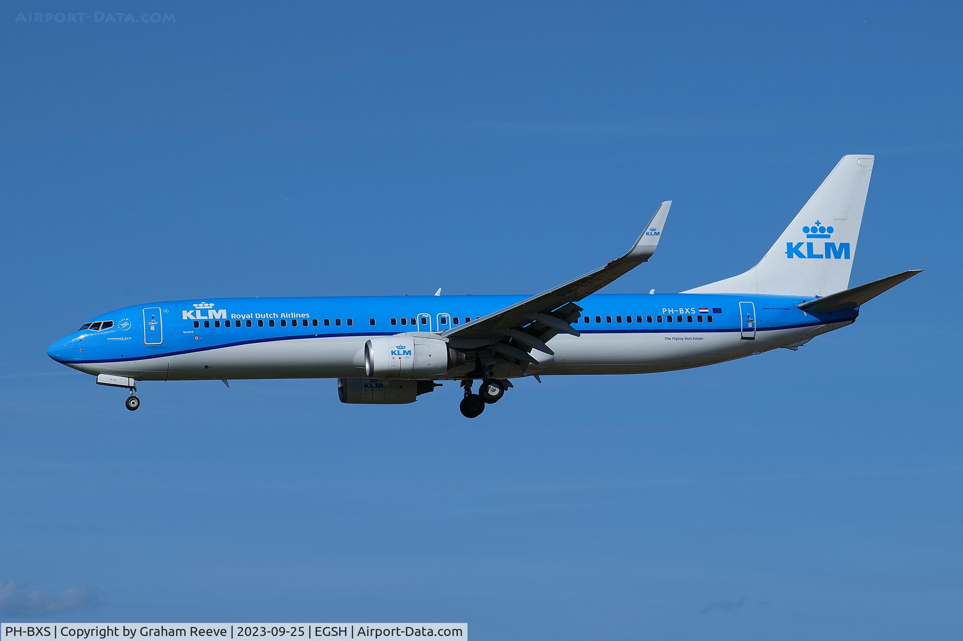 PH-BXS, 2001 Boeing 737-9K2 C/N 29602, Landing at Norwich.