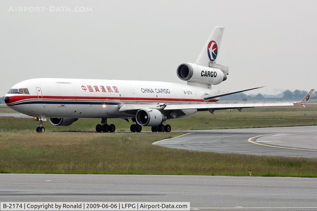 B-2174, McDonnell Douglas MD-11F C/N 48498, at cdg