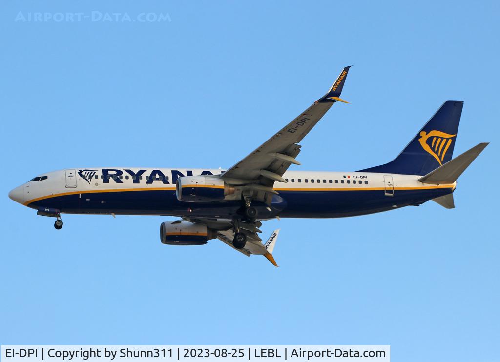 EI-DPI, 2007 Boeing 737-8AS C/N 33608, Landing rwy 24R... Fitted with scimitar winglets...