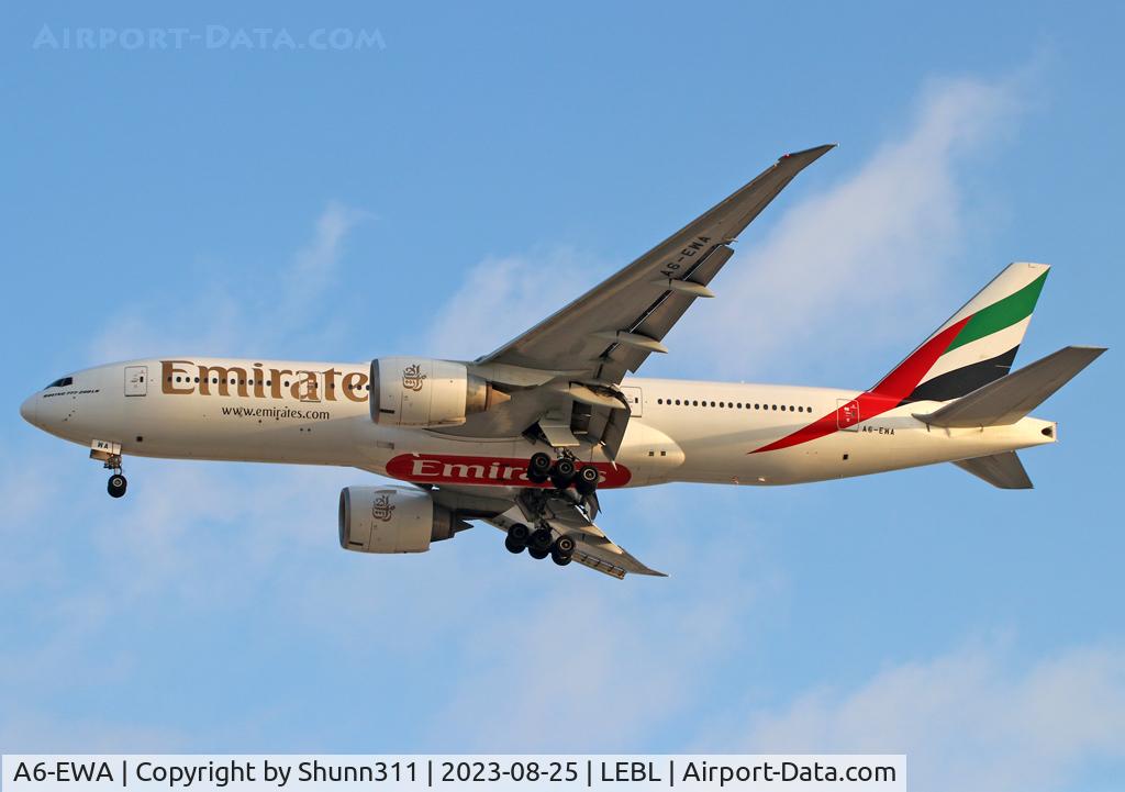 A6-EWA, 2007 Boeing 777-21H/LR C/N 35572, Landing rwy 24R