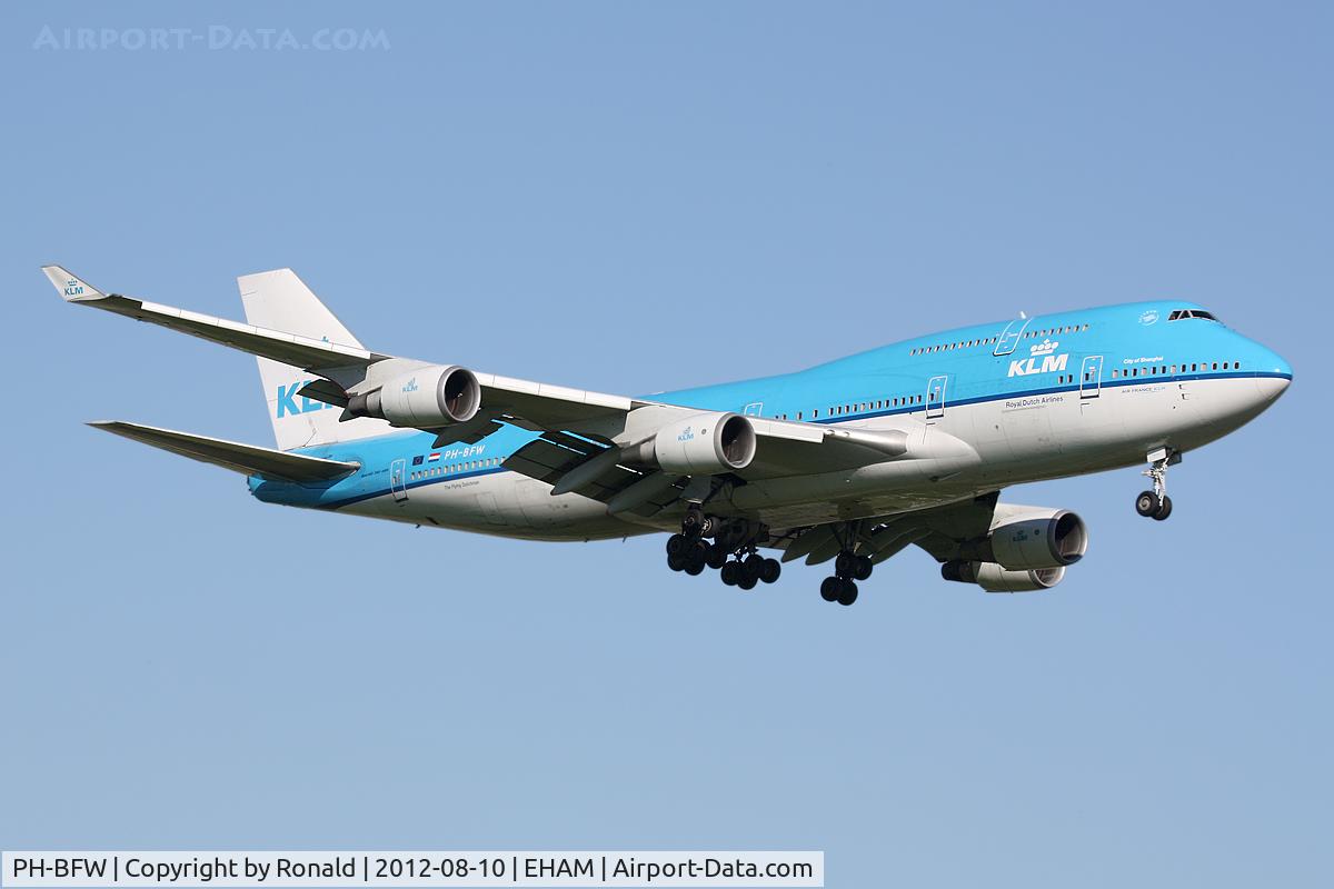 PH-BFW, 2000 Boeing 747-406BC C/N 30454, at spl