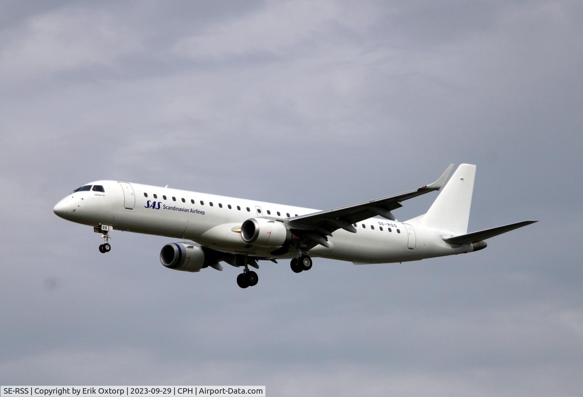 SE-RSS, 2011 Embraer ERJ-195LR (ERJ-190-200LR) C/N 19000437, SE-RSS landing rw 22L