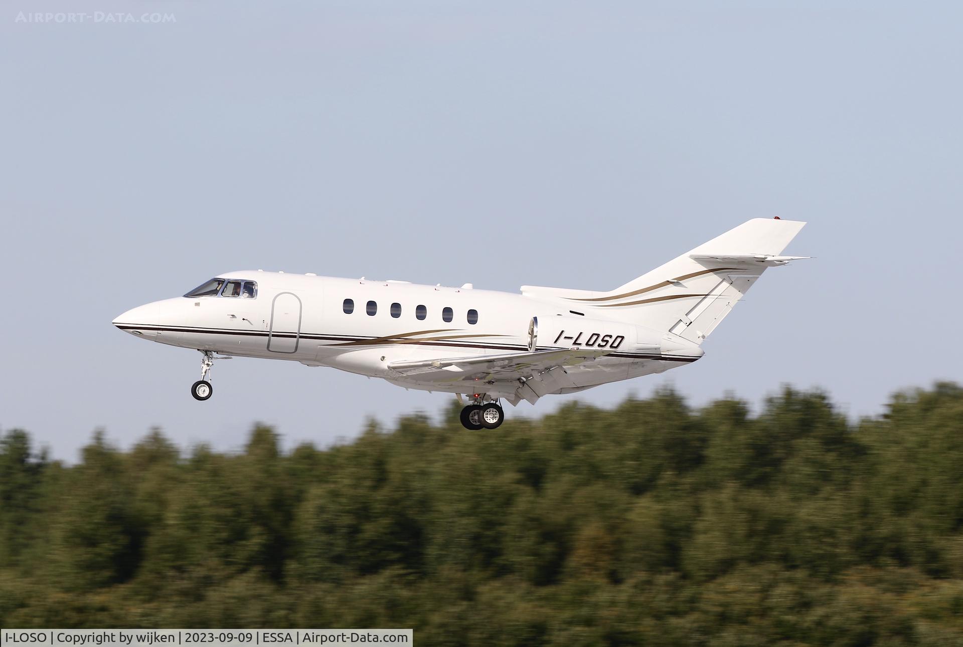 I-LOSO, 2004 Raytheon Hawker 800XP C/N 258689, RWY 26