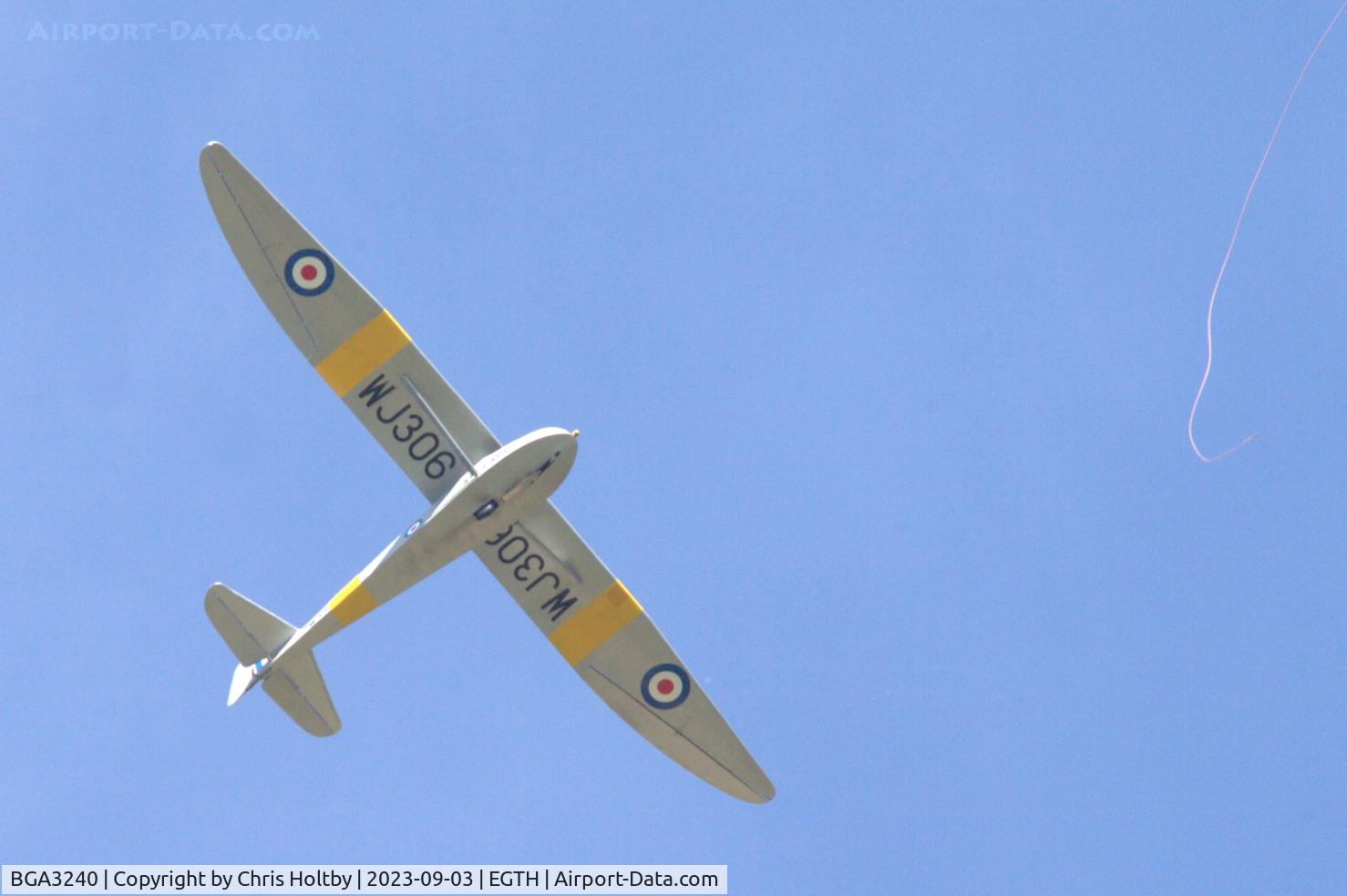 BGA3240, Slingsby T-21B Sedbergh TX.1 C/N 654, Point of release the Sedburgh TX.1 glider flies free over Old Warden during the  Vintage Airshow 2023