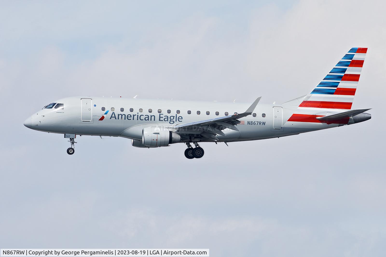N867RW, 2006 Embraer 170SE (ERJ-170-100SE) C/N 17000130, Final 31 at LGA.