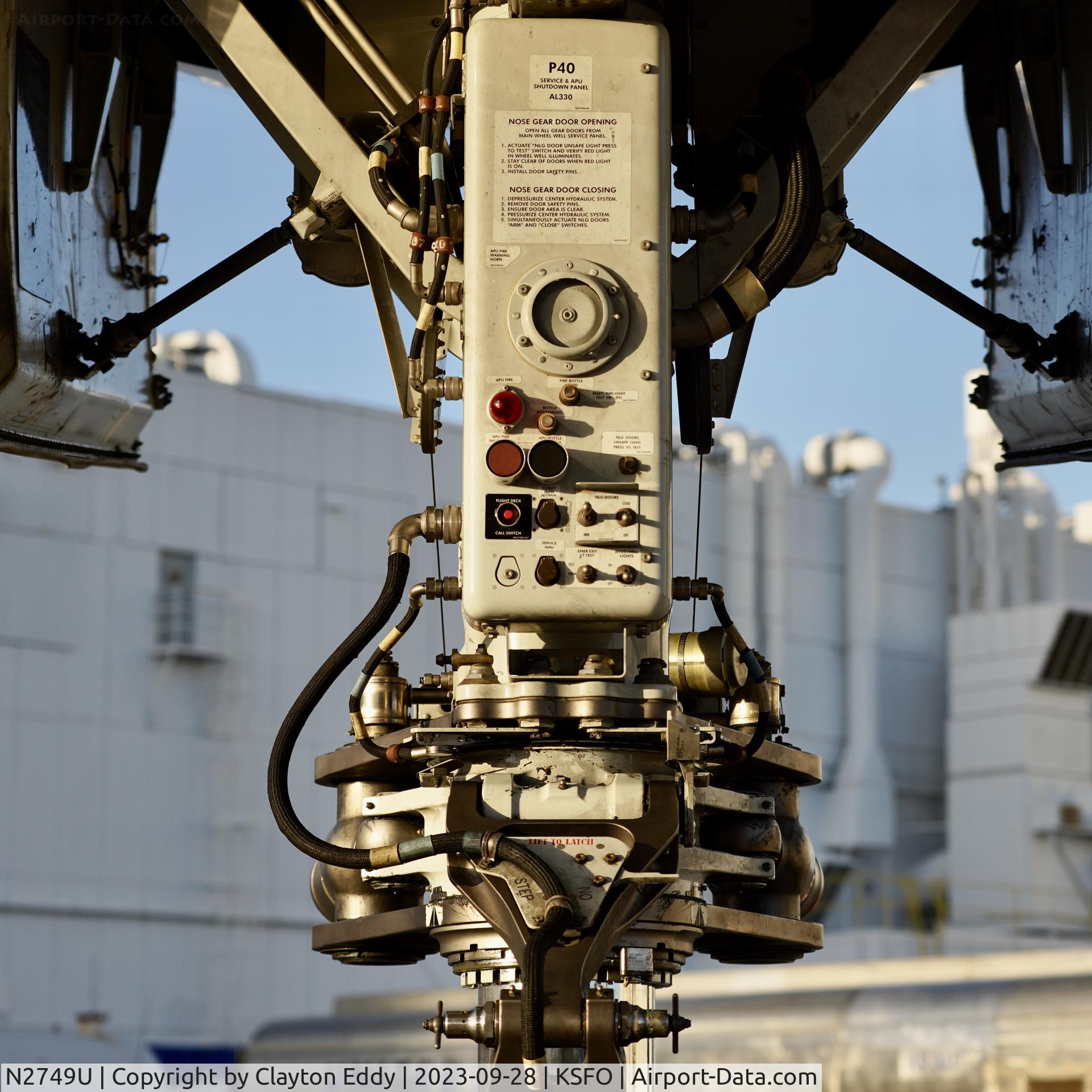 N2749U, 2019 Boeing 777-300/ER C/N 66589, Nose gear. SFO 2023.