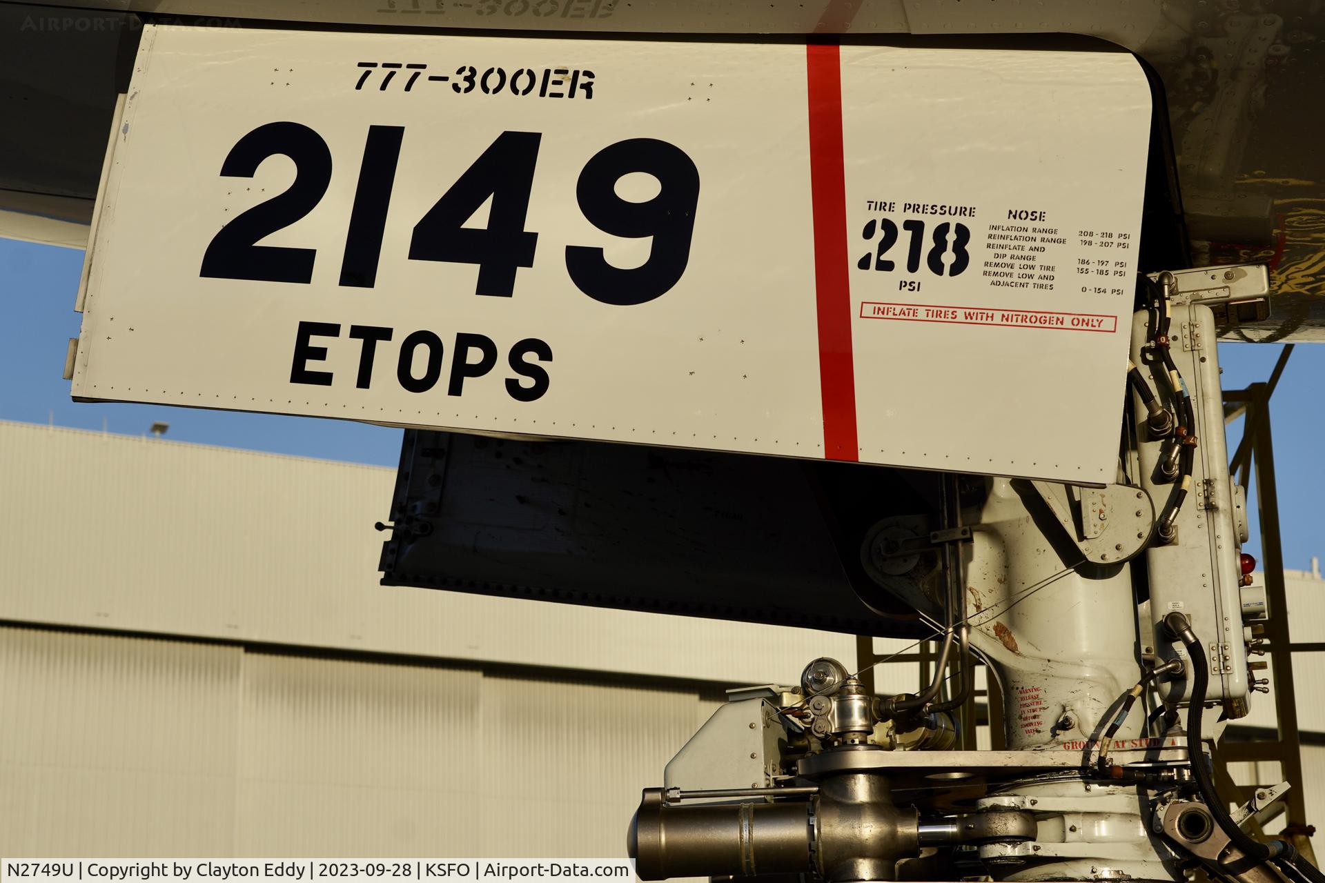 N2749U, 2019 Boeing 777-300/ER C/N 66589, Nose gear. SFO 2023.