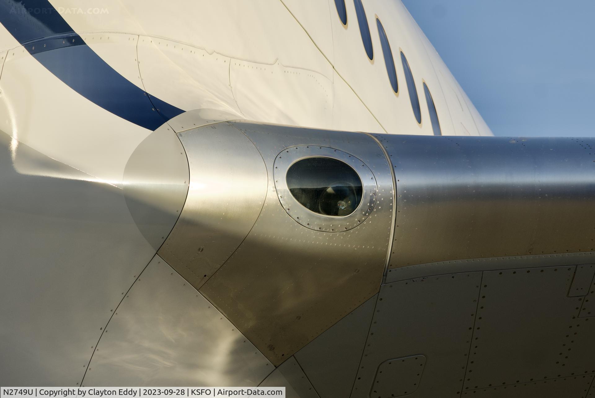N2749U, 2019 Boeing 777-300/ER C/N 66589, Nose gear. SFO 2023.