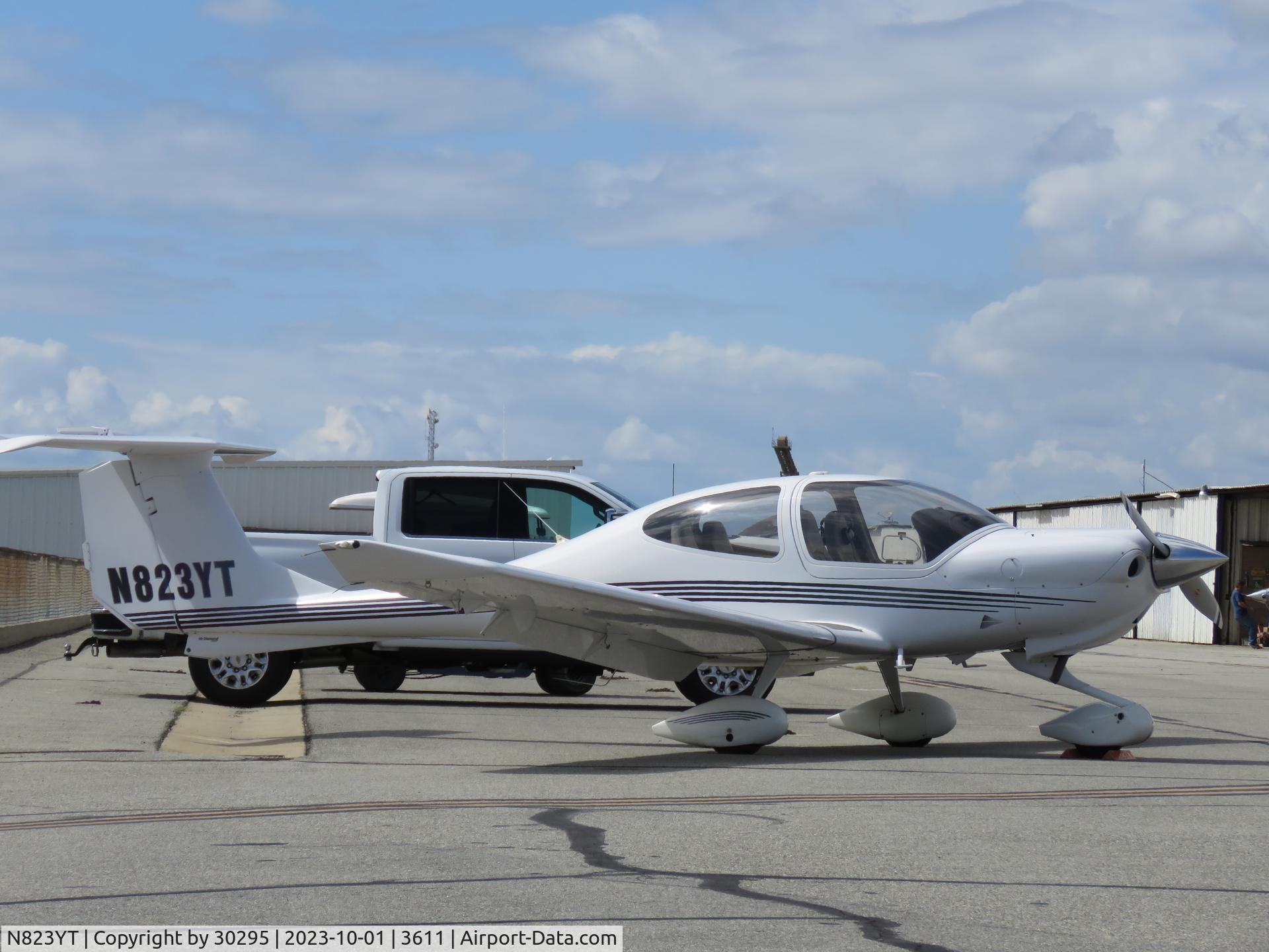 N823YT, 2005 Diamond DA-40 Diamond Star C/N 40.555, Parked