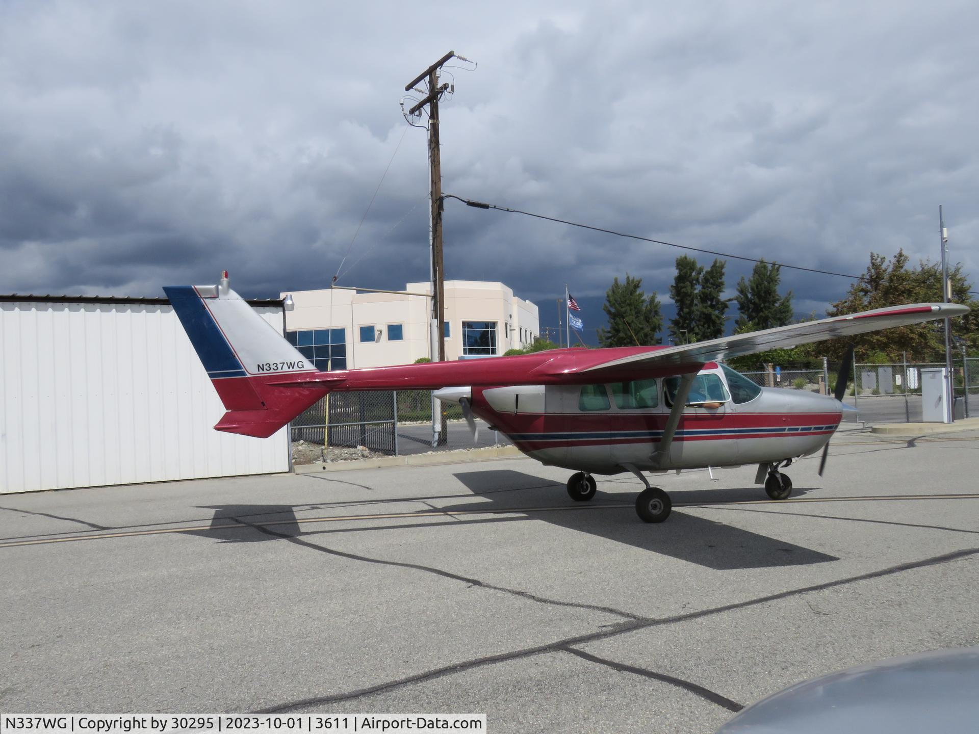 N337WG, 1965 Cessna 337 Super Skymaster C/N 337-0091, Taxiing