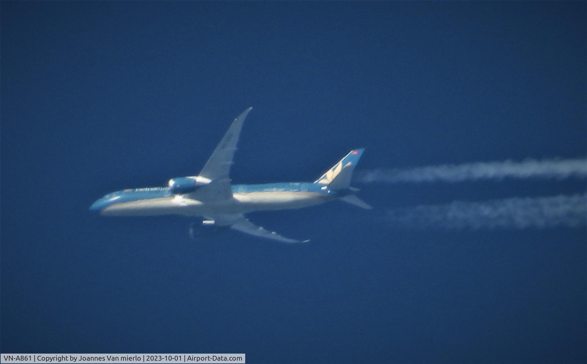 VN-A861, 2015 Boeing 787-9 Dreamliner C/N 35151, HAN-LHR FLT380 289° over Belgium