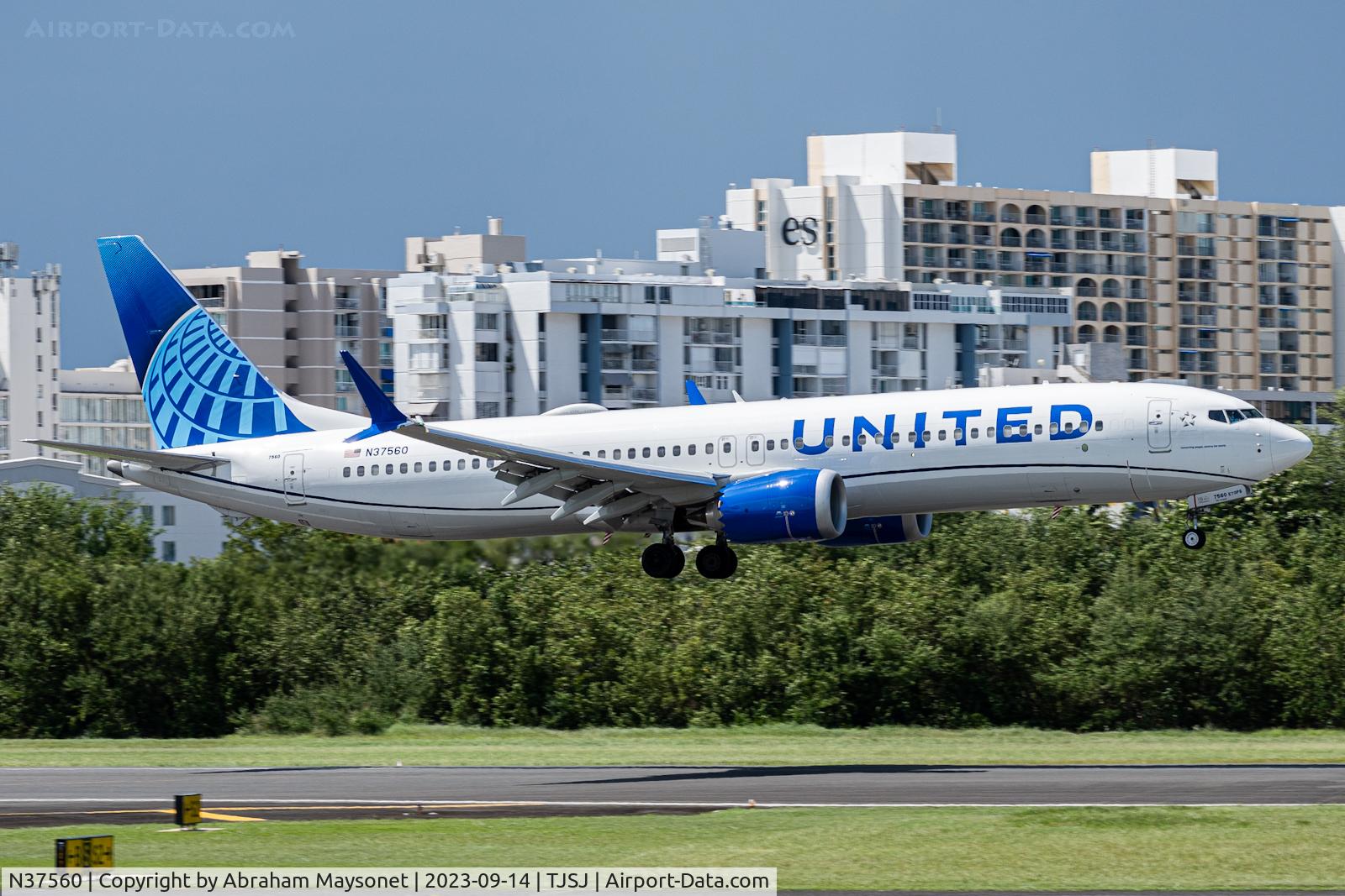 N37560, 2023 Boeing 737-9 MAX C/N 67184, Landing on Runway 8 at SJU Airport