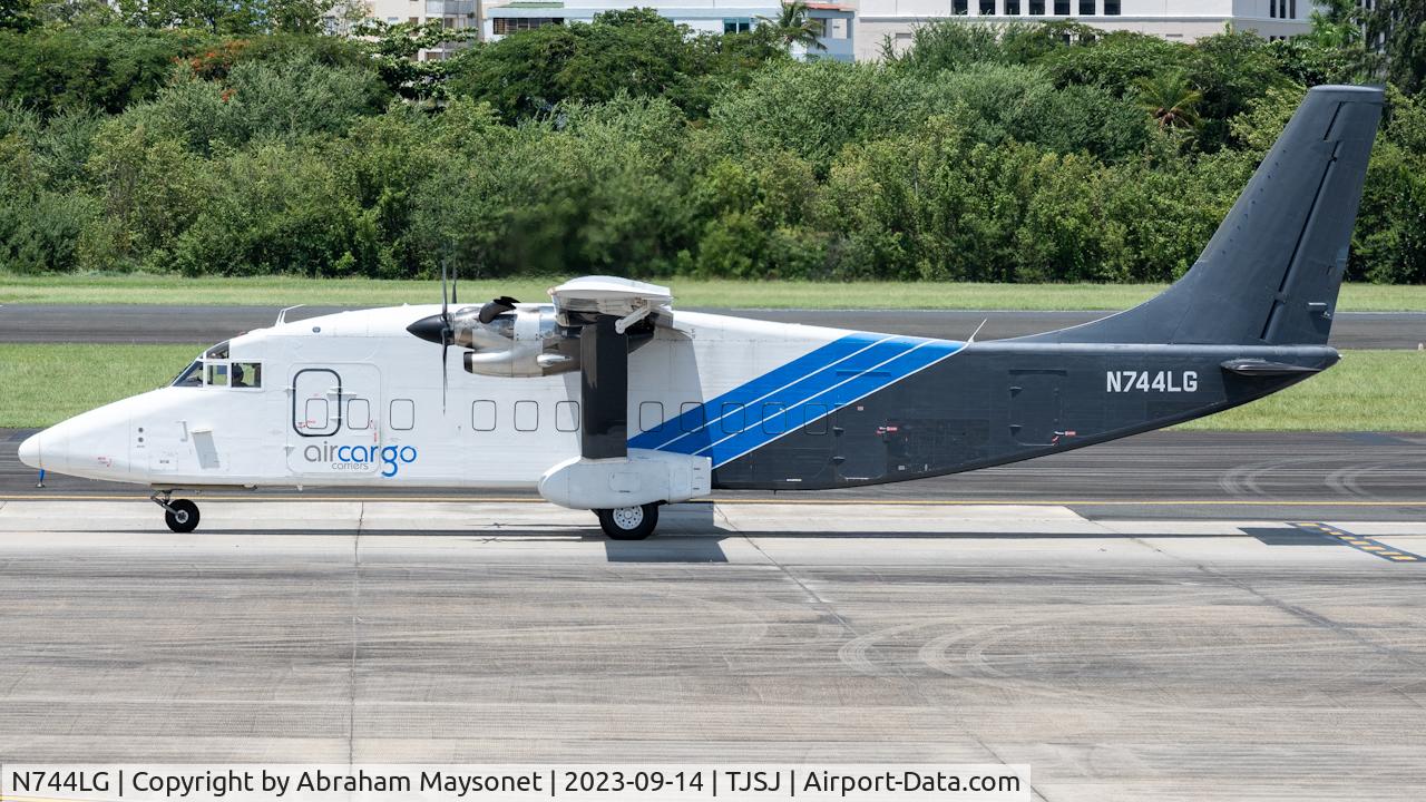 N744LG, Short 360-200 C/N SH-3744, Taxing for departure at SJU Airport