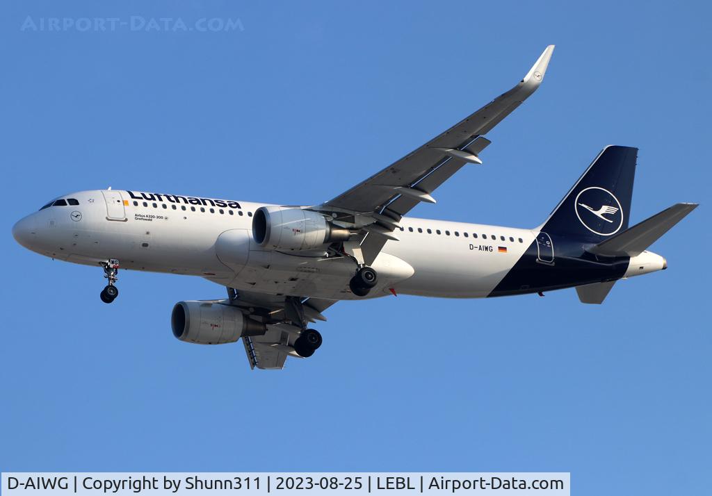 D-AIWG, 2019 Airbus A320-214 C/N 8902, Landing rwy 24R... new c/s
