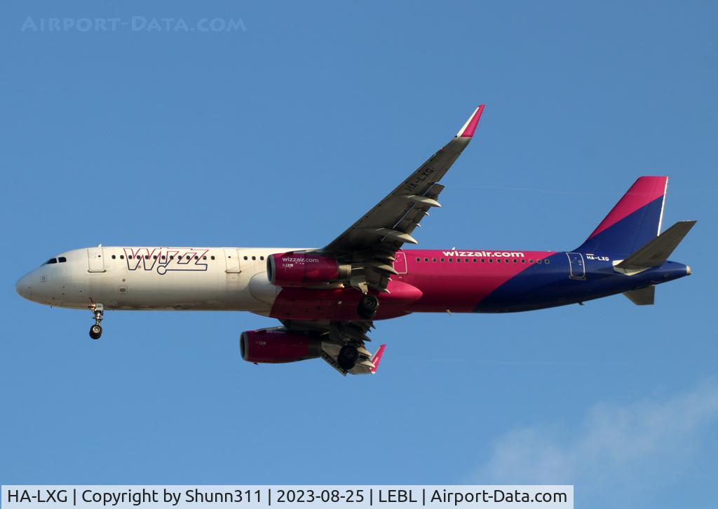 HA-LXG, 2016 Airbus A321-231 C/N 7182, Landing rwy 24R... new c/s