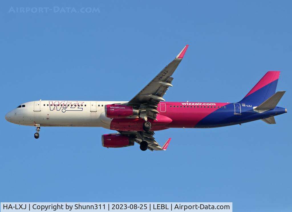 HA-LXJ, 2016 Airbus A321-231 C/N 7316, Landing rwy 24R