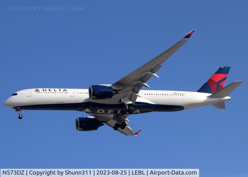 N573DZ, 2018 Airbus A350-941 C/N 250, Landing rwy 24R