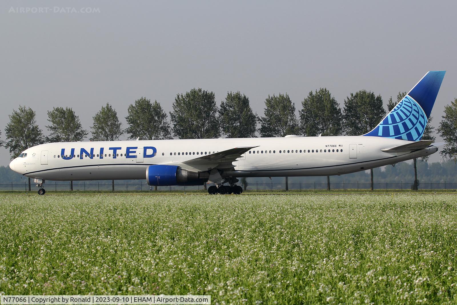 N77066, 2002 Boeing 767-424/ER C/N 29461, at spl